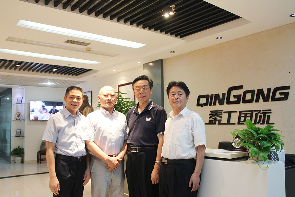 Former Secretary General of the State Council of South Korea Xu Jie and famous calligrapher Zhang Tiejun visit QinGong International Group