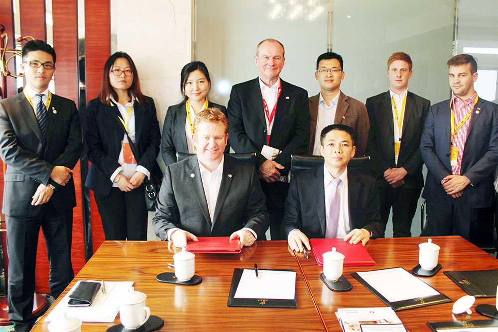 Makeronly.com and Australia China Business Council South Australia Branch signed the strategic cooperation agreement for the Makeronly project. w